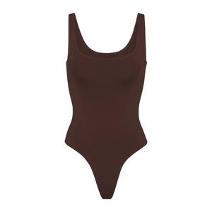SKIMS SOFT SMOOTHING THONG BODYSUIT | COLOR COCOA / SIZED M